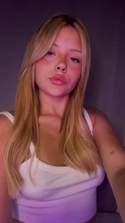 Am I the only girl that actually drops nudes to Redditors? Try me and find out