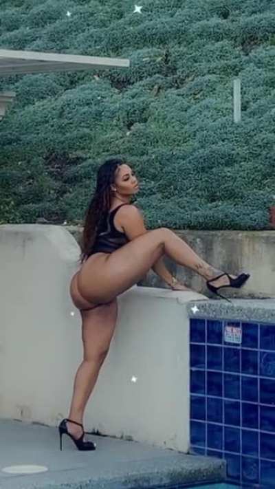 👑
