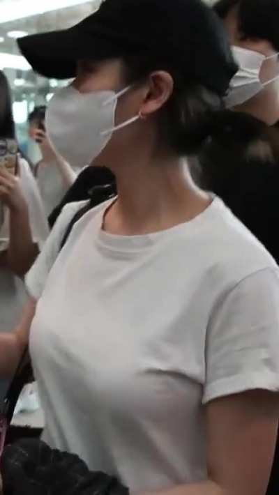 Those soft perky tits poking out 🤤