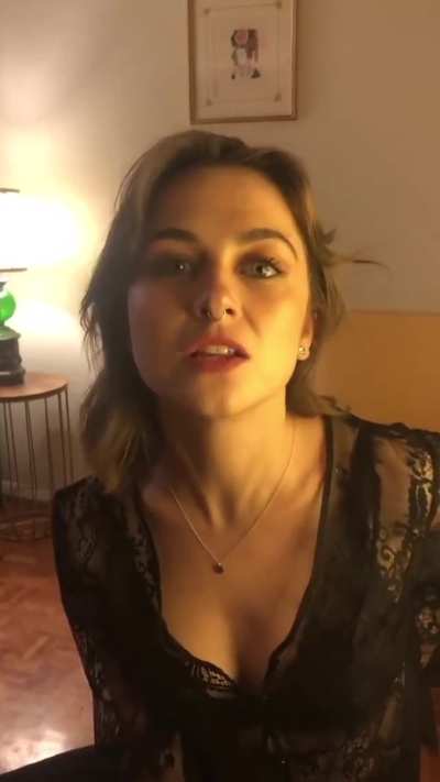 Who is this "you're a fucking loser" babe