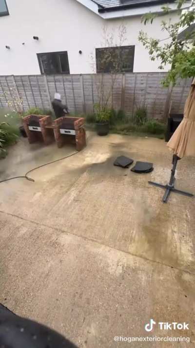 Cleaning FILTHY concrete Patio