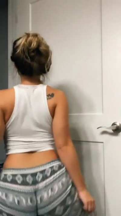 A white girl who knows how to twerk