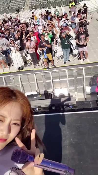 Dahyun &amp;amp; Tzuyu at LA Encore Soundcheck