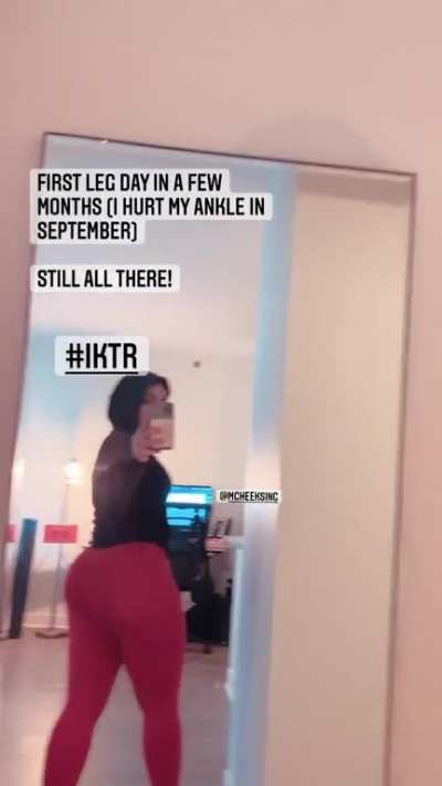 🍑🤳🏻