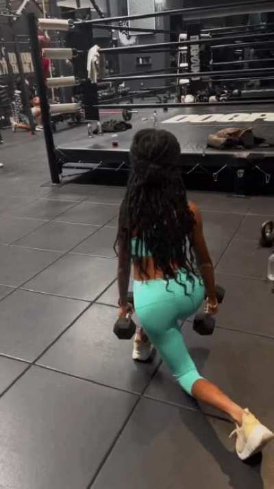 🏋️&zwj;♀️🍑🤤