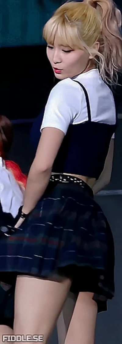 TWICE MOMO