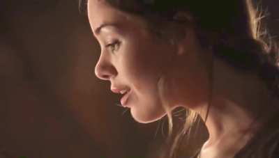 Emilia Clarke and Roxanne McKee in Game of Thrones