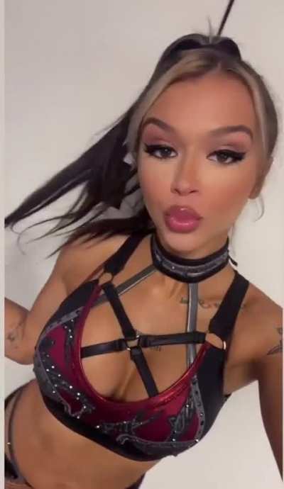 Cora Jade 