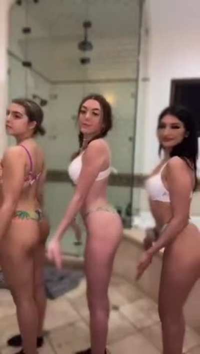 Who&rsquo;s ass do you want to slap? 😜