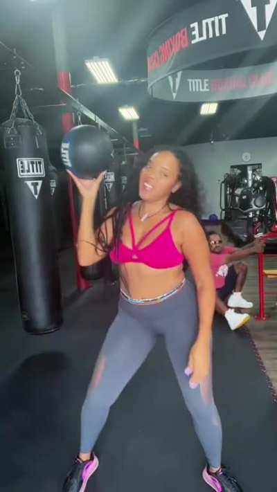 Angela Simmons keeping us in shape 🔥