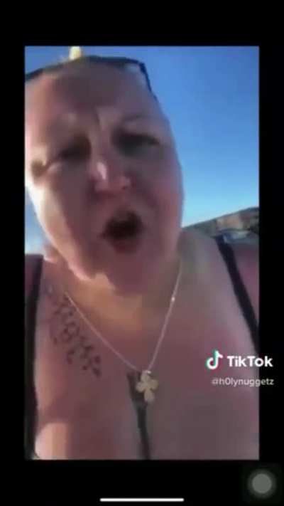 Karen freaks out over a Mexican man at the beach