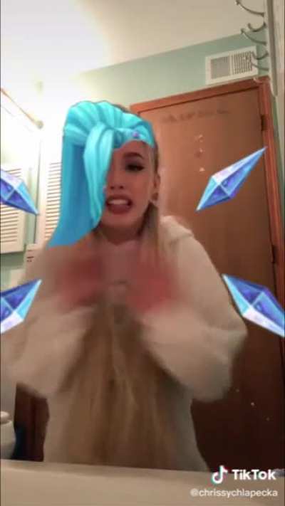 [J4F] Seraphina Grande 🎵 trying to be fake nice to lure a lone Brackern 🦂 so she can suck their soul 👻😱 out to power up her hoverboard 🎹 thingy idk I don't read lore. 💁&zwj;♀️🚫📖