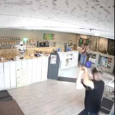 Guy fights off thieves with a bong