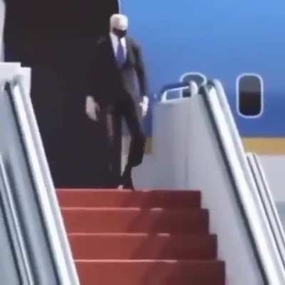 O presidente americano Joe bye😔