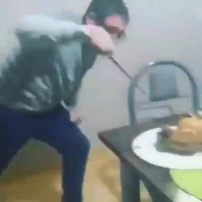 Nunca escupás para arriba, despreciés una comida, o votés a Cristina...