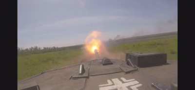 Ukrainian Leopard 2A6 tank firing on Russian positions in Zaporizhia. 