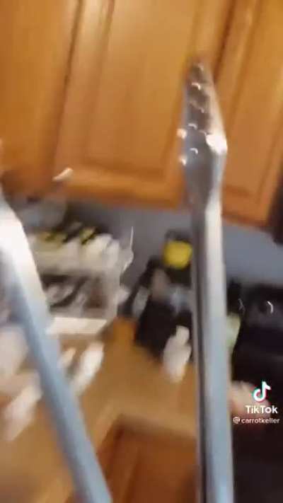 Shorty can&rsquo;t reach ramen