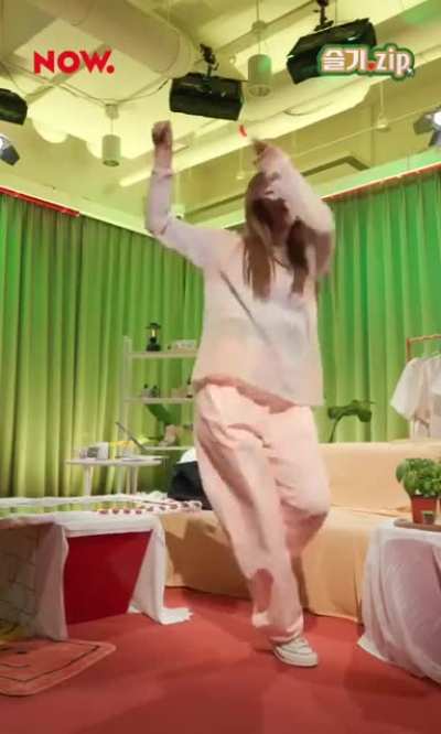 210624 Seulgi dancing to NCT U - 'Make A Wish' on Seulgi.ZIP