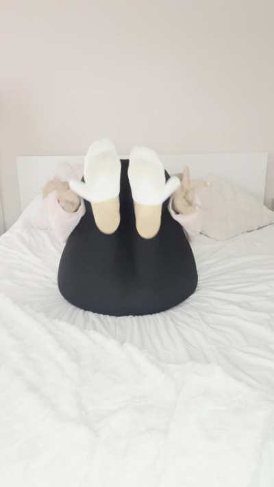 Do you like my pretty arab feet