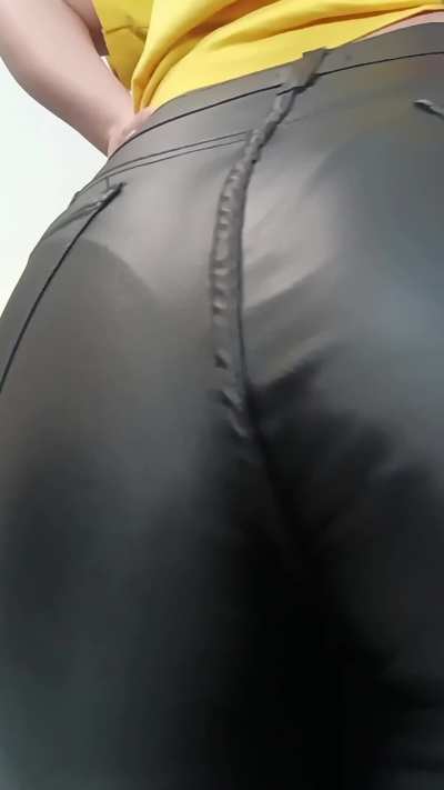 in rubberized pants!!💋😈