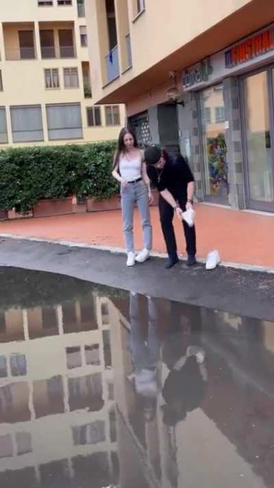 What a gentleman; shoulda taken his socks off