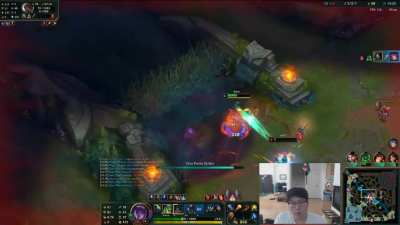 Akali e cancel mid-air to dodge Yone ult