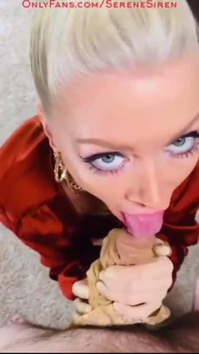 Girl playing un nylon