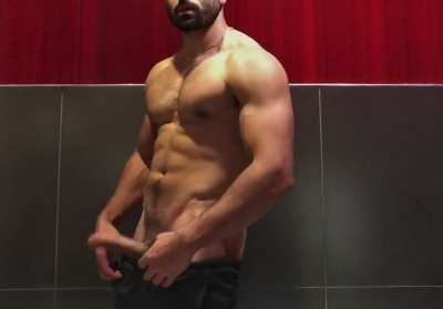 [M] who&rsquo;s joining me in the locker room?