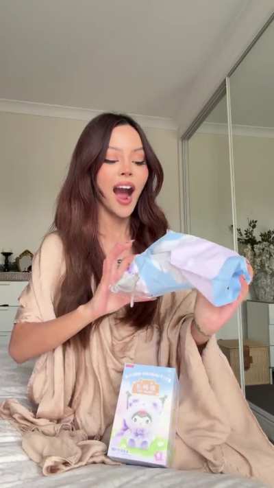 Chaotic unboxing