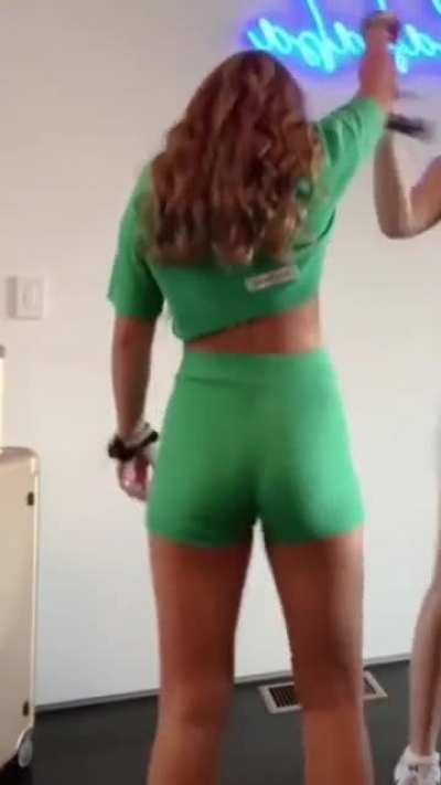 😳