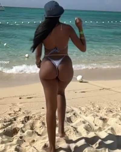 love how she makes content for the gym but also makes the content for us 😂🍑😮&zwj;💨💦