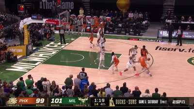 [Highlight] Giannis with an great block on Ayton's alley oop
