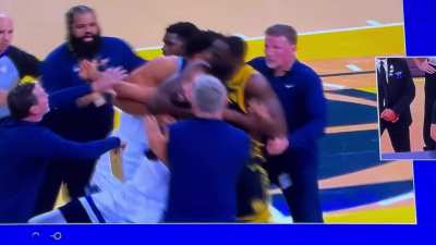 [Highlight] Alternate angle of Green choking out Gobert, who looks completely unbothered