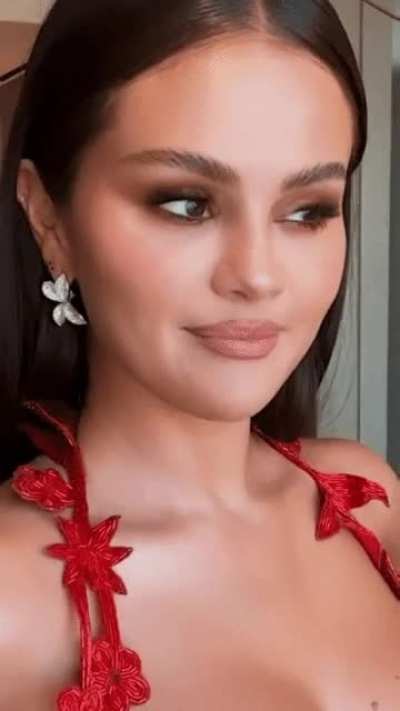 Holy Shit Selena Gomez Looks Sexy Asf