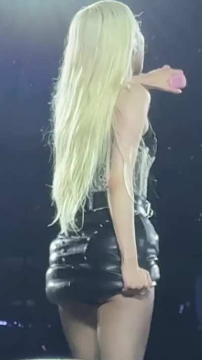 Jisoo and Ros&eacute; - BLACKPINK
