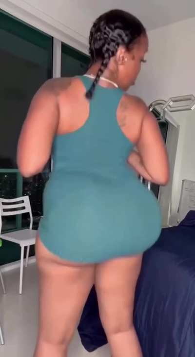 Idc what yall say&hellip; yall can never make me hate ɹɹoɐuǝǝɯz. I&rsquo;m perfectly fine wit her just shaking ass and clapping all day🤷🏾&zwj;♂️