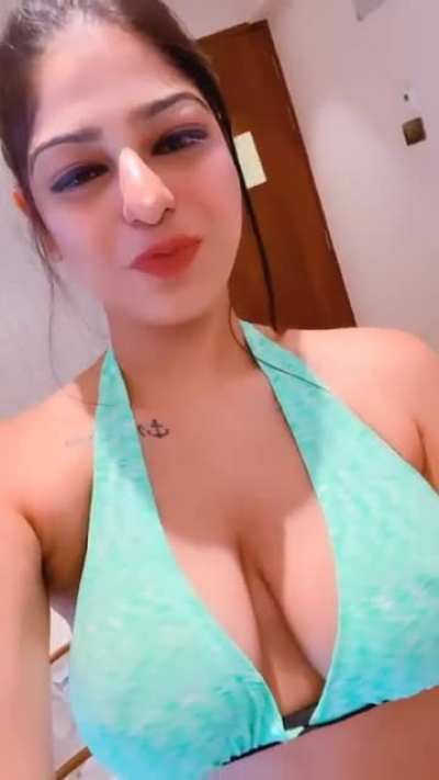 deep cleavage