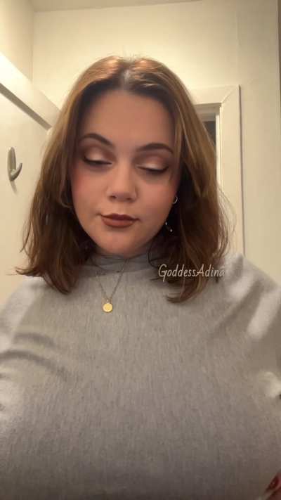 Going out for drinks with the girls tonight 💋 and pretty girls never pay for their own drinks. You know what to do. 