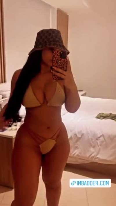 👙🤳🏼