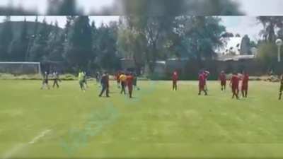 El "Benito" sacando cuete en la talacha