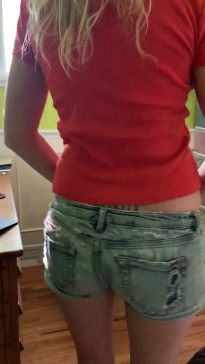 watch mommy put on a show for your friends (f)50