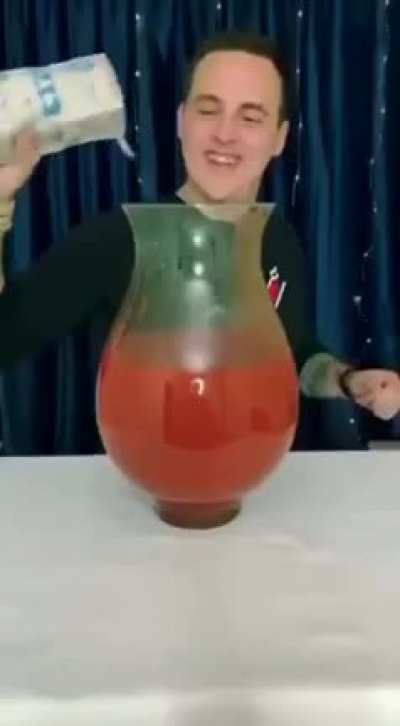 Опыта маловато. До улыбашки ему расти и расти