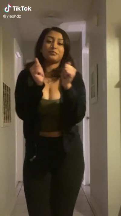 Busty TikTokThot w/ pokies