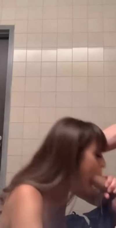 Riley plays with cum after😍