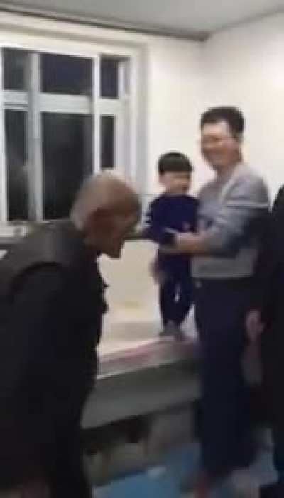&lsquo;Papa, come!&rsquo; (son, father, grandfather, great grandfather, great great grandfather)