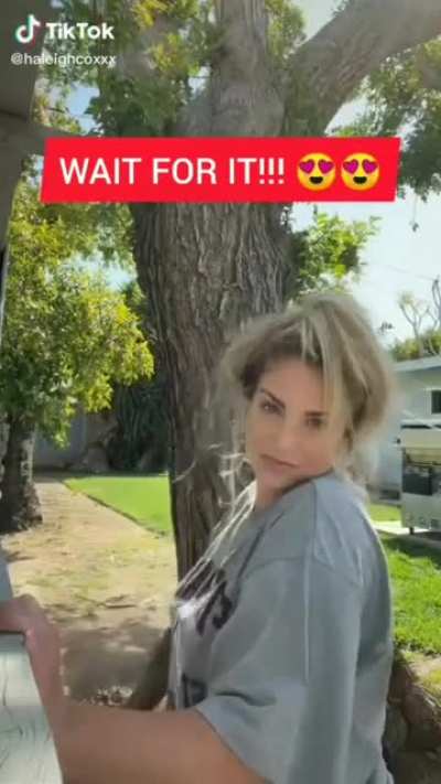 that's one big trunk! 🍑