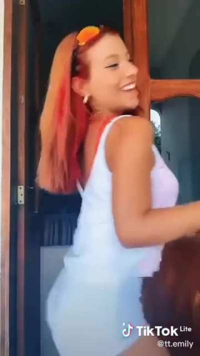 Emily Karoline @tt.emily / @emy_karo (TikTok e Instagram)