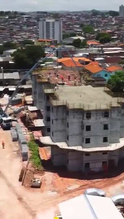 V&iacute;deo do MTST mostrando seus membros e a conquista da casa feita por eles. Bom para mandar para dam&iacute;lia amigos etc