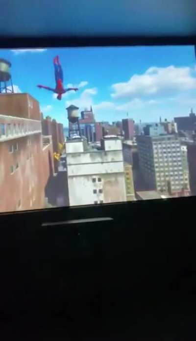 Kid playing Marvel&rsquo;s Spider-Man for the first time