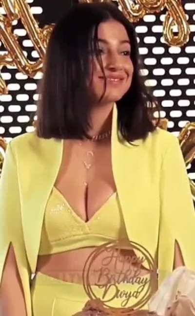Divya khosla kumar